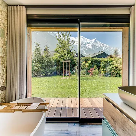 Papillon - Alpes Travel - Detached - Les Praz - Sleeps 8-10 Chalet