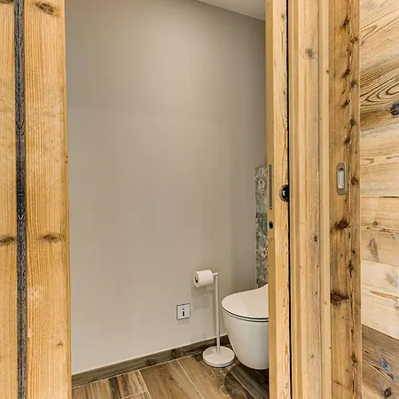 Papillon, Alpes Agency, Detached Chalet, Les Praz, Sleeps 8-10 샬레 *