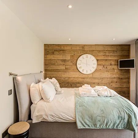 Papillon, Alpes Agency, Detached Chalet, Les Praz, Sleeps 8-10 샬레 샤모니