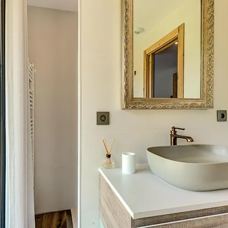 Papillon, Alpes Agency, Detached Chalet, Les Praz, Sleeps 8-10 * 샤모니