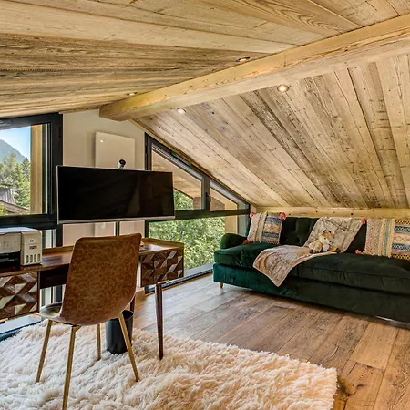 Papillon - Alpes Travel - Detached - Les Praz - Sleeps 8-10 *