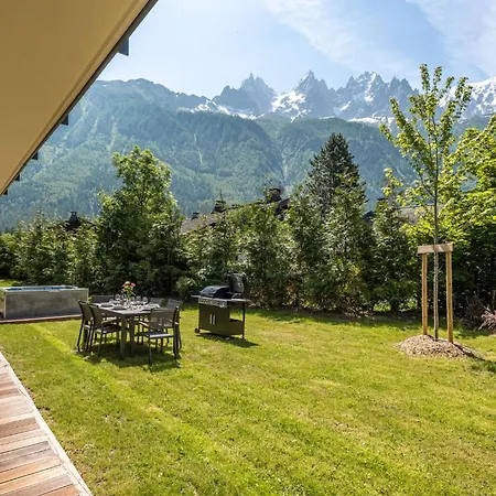 Papillon - Alpes Travel - Detached - Les Praz - Sleeps 8-10 *